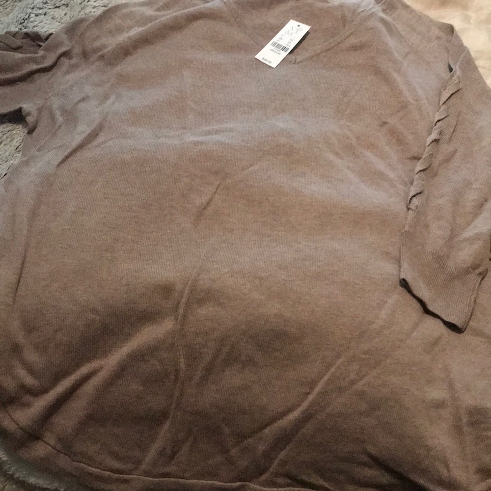 Tops - Picture 2 of 3
